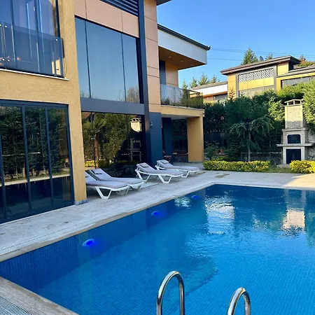 Private With Heated Pool In Villa Sapanca